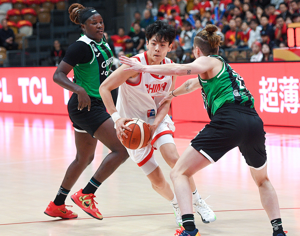 关于中国女篮未来可期内线优势大+防守有漏洞的信息