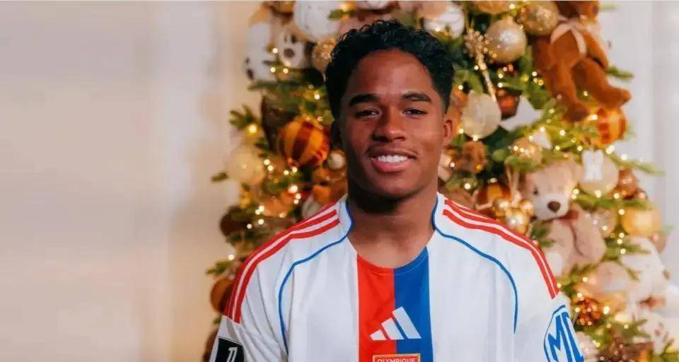 18岁法国天才前锋崭露头角，超级香饽饽，9大欧洲豪门抢疯了的简单介绍