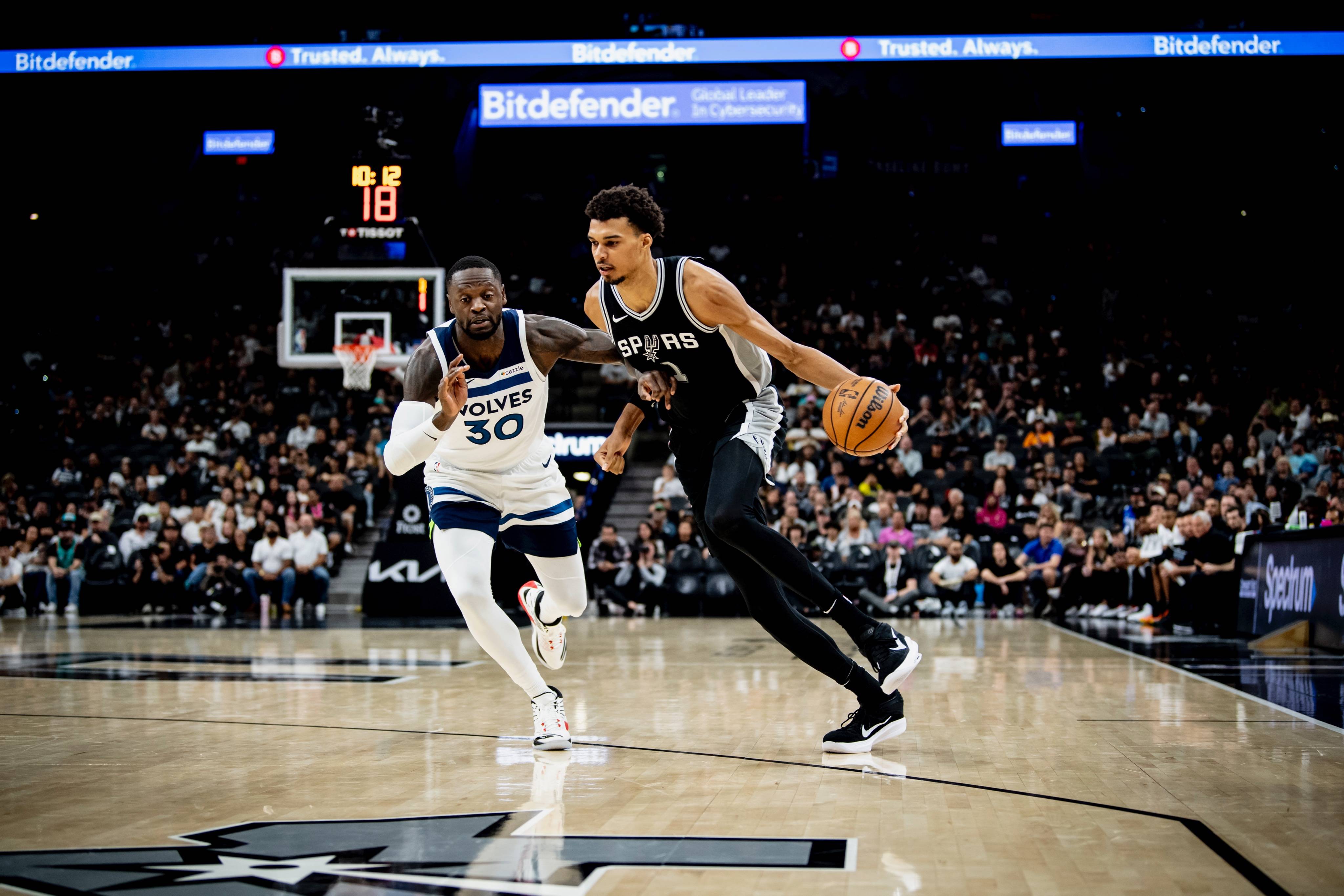 文班亚马31+13布伦森29分马刺险胜尼克斯的简单介绍