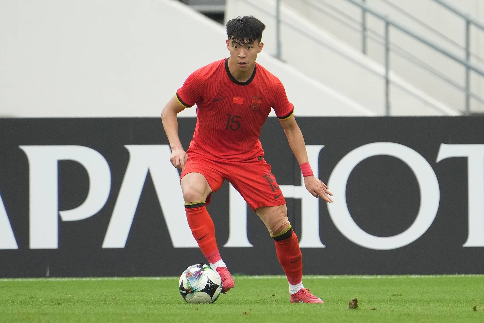 包含邵佳一首次带队!国足集训名单:张玉宁领衔的词条