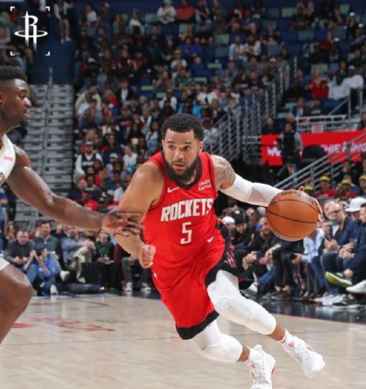 包含坐稳首发？火箭在过去18场伊森首发的比赛里17胜1负的词条