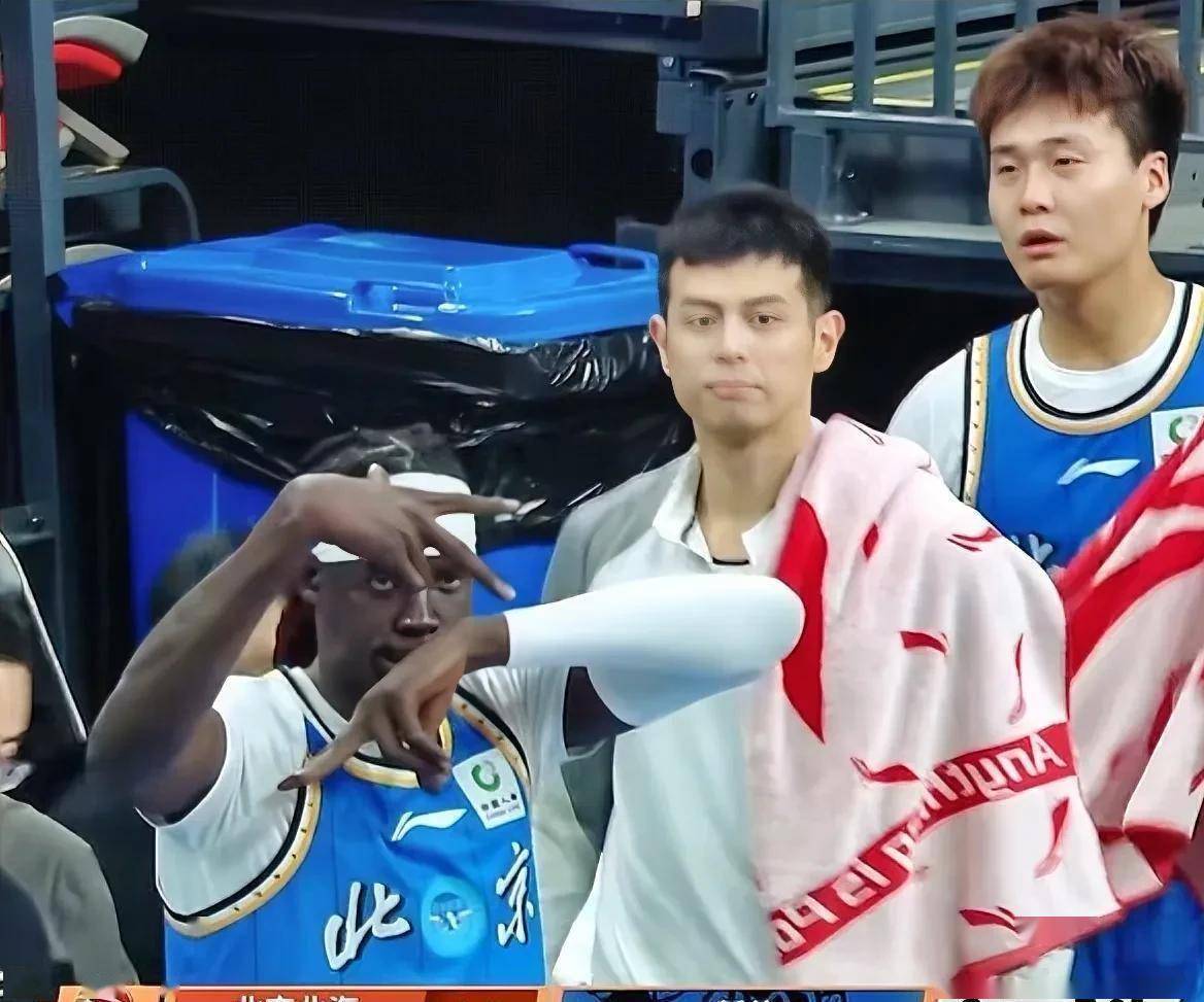 包含北京85-91广厦球员评价：2人优秀，4人及格，3人崩盘的词条