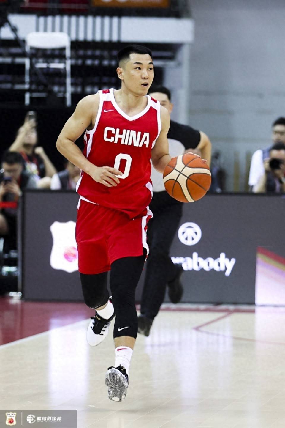 完爆高诗岩！徐杰末节砍11分他把广东男篮扛在肩上的简单介绍