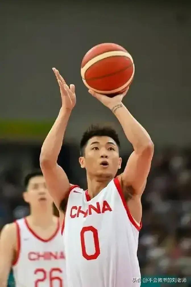 完爆高诗岩！徐杰末节砍11分他把广东男篮扛在肩上的简单介绍