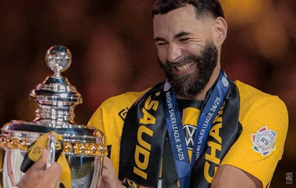 包含沙特吉达即将连续两个赛季承办亚冠精英联赛决赛的词条