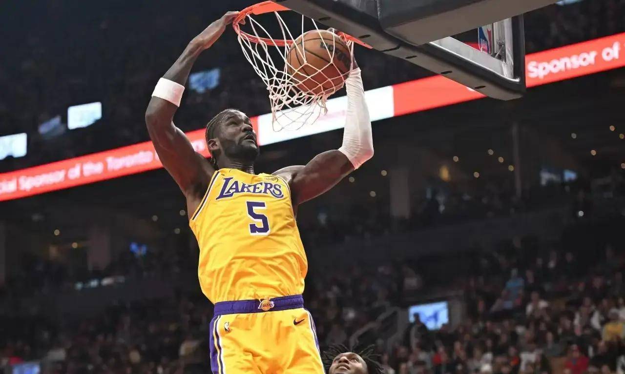 东契奇30+11坎宁安27+11湖人106-128不敌活塞的简单介绍