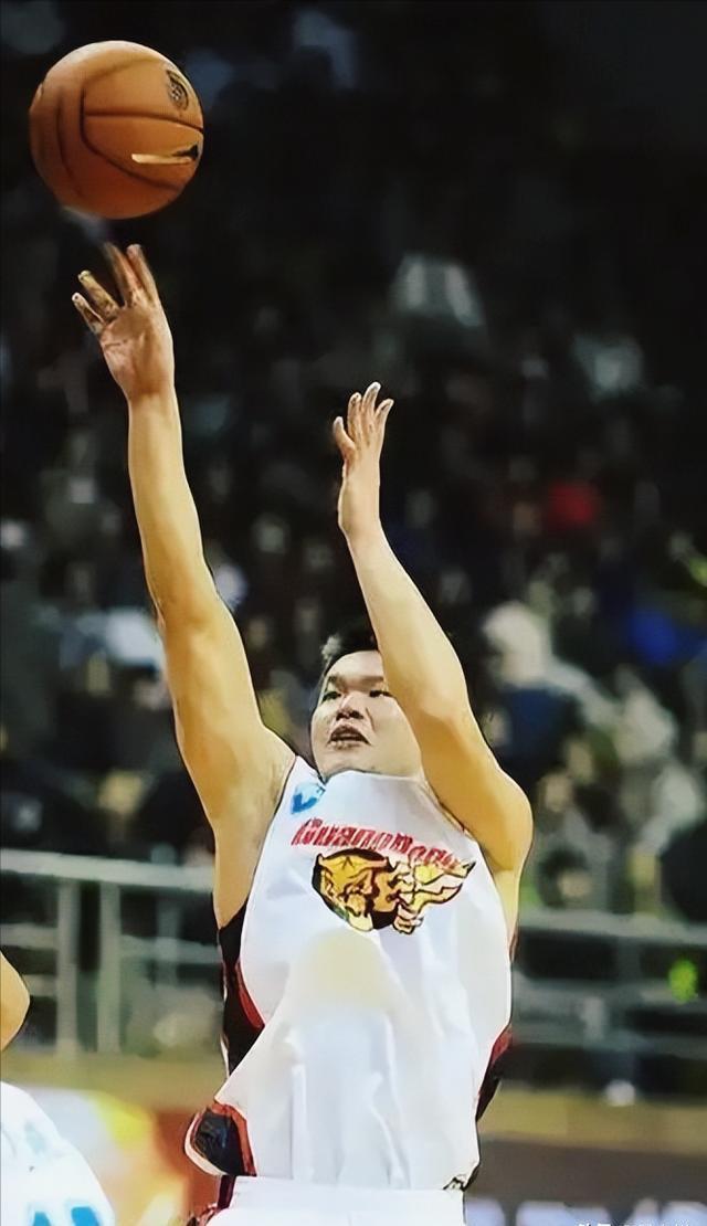 经纪公司宣布：莫兰德回归辽宁曾三夺CBA总冠军的简单介绍