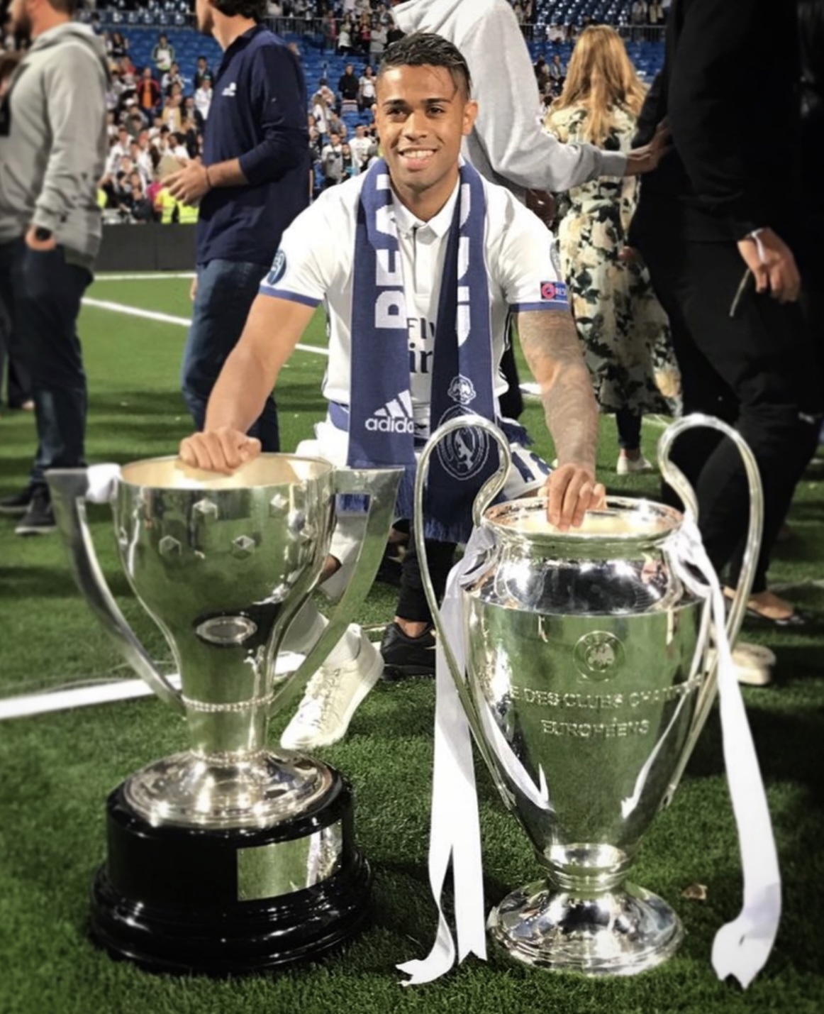 包含迪马利亚穿裆晃到马斯切卡诺的词条