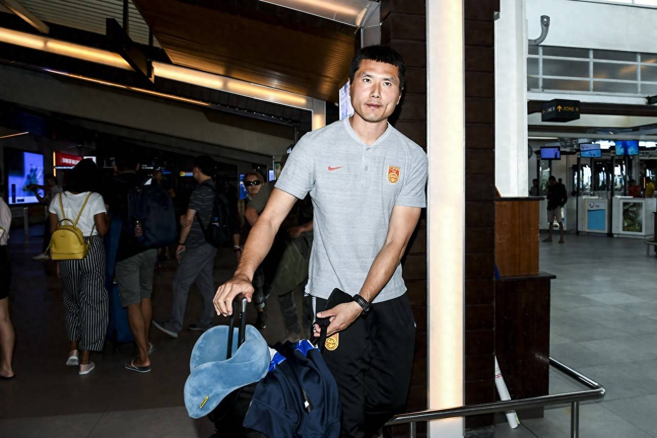 国足新帅邵佳一即将开启首期集训，四名“大龄”新人入选让人略感意外的简单介绍