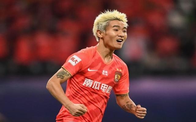 包含球迷辱骂韦世豪妻子！队友发声：有些看台连做人的底线的词条