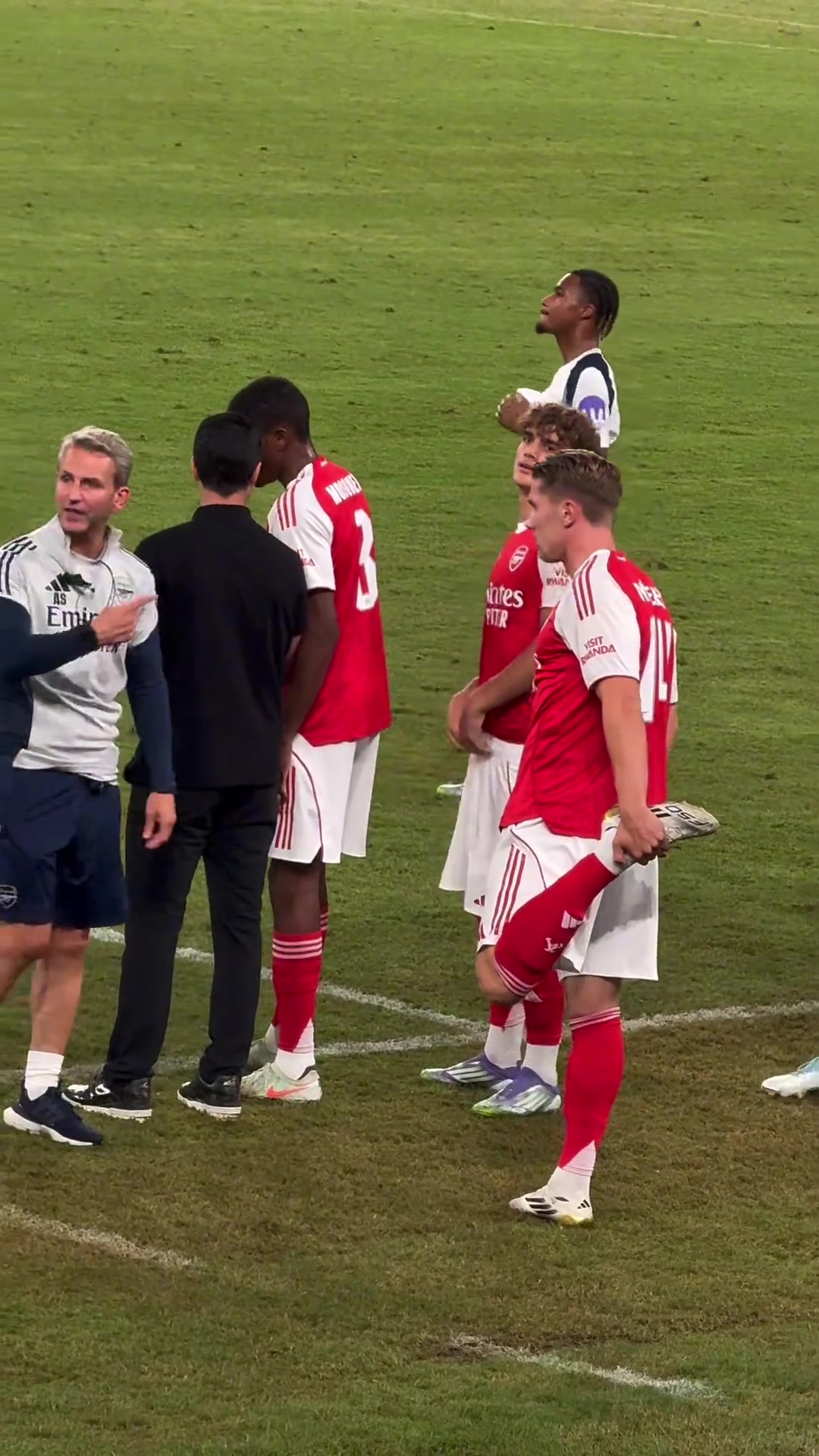 热身赛-哲凯赖什首秀阿森纳遭中场吊射0-1不敌热刺的简单介绍