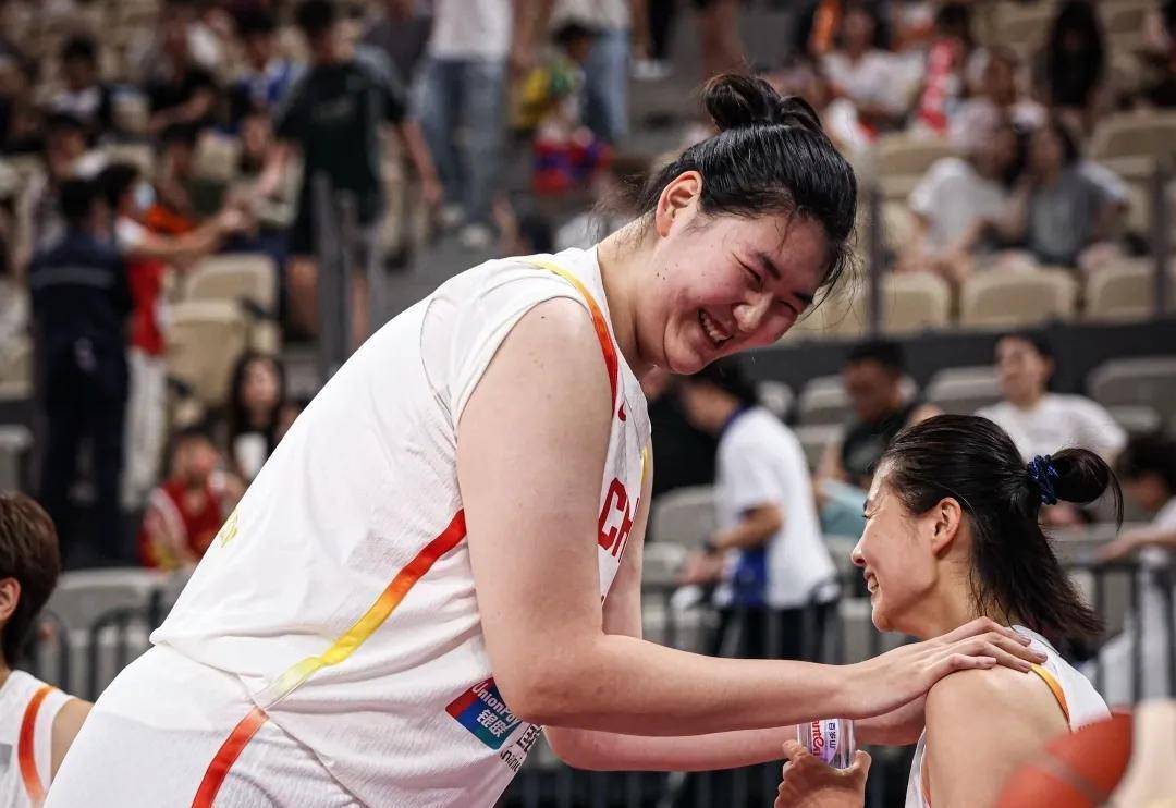 包含亚洲杯-张子宇11分钟13分中国女篮狂胜印尼51分的词条