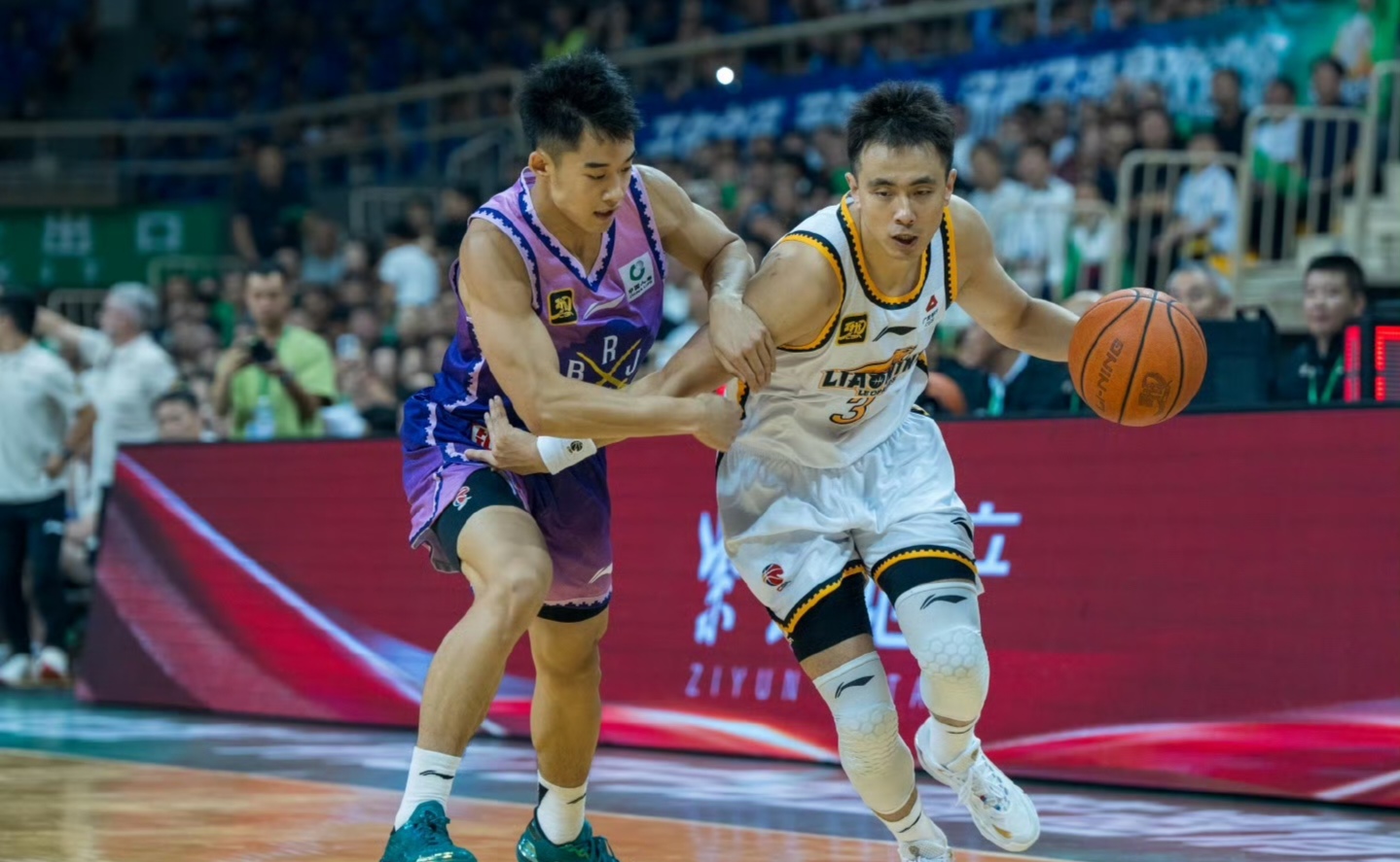 组图：CBA-辽宁客胜天津布朗内线突破的简单介绍