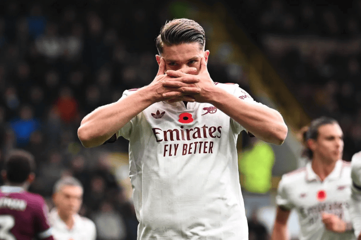 包含谁干的？！入室抢劫吓坏哲凯赖什替身加速推进两交易的词条