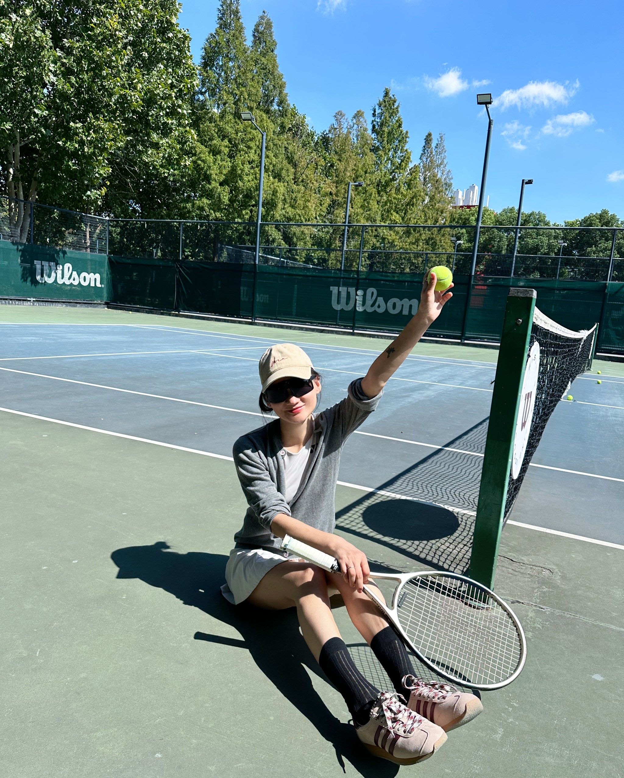 包含章泽天晒多运动照！和萨巴伦卡一起练网球，腿部结实紧致，力量美的词条