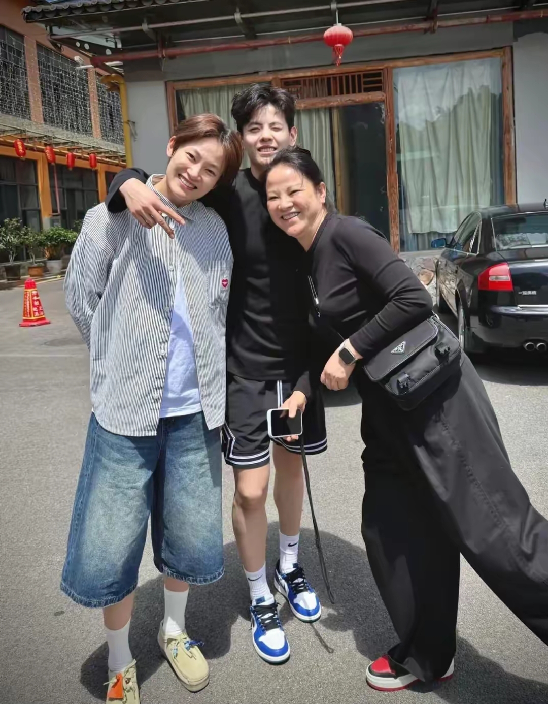 姐妹连线！杨力维杨舒予合砍25分老将发力助队大胜的简单介绍