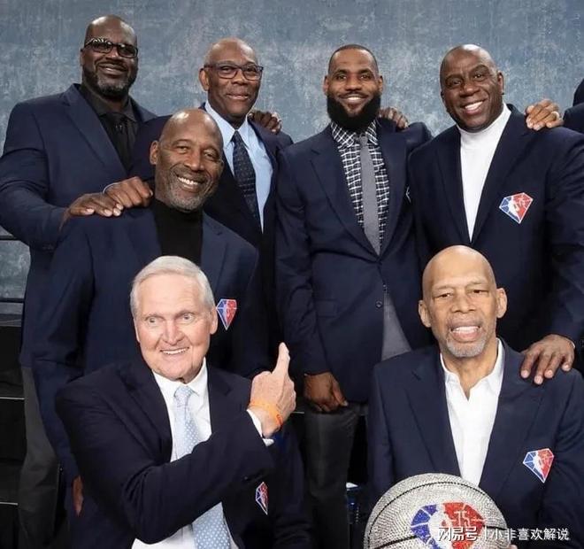 关于湖人官方晒图为詹姆斯庆生:生日快乐,勒布朗👑的信息 关于湖人官方晒图为詹姆斯庆生:生日快乐,勒布朗👑的信息