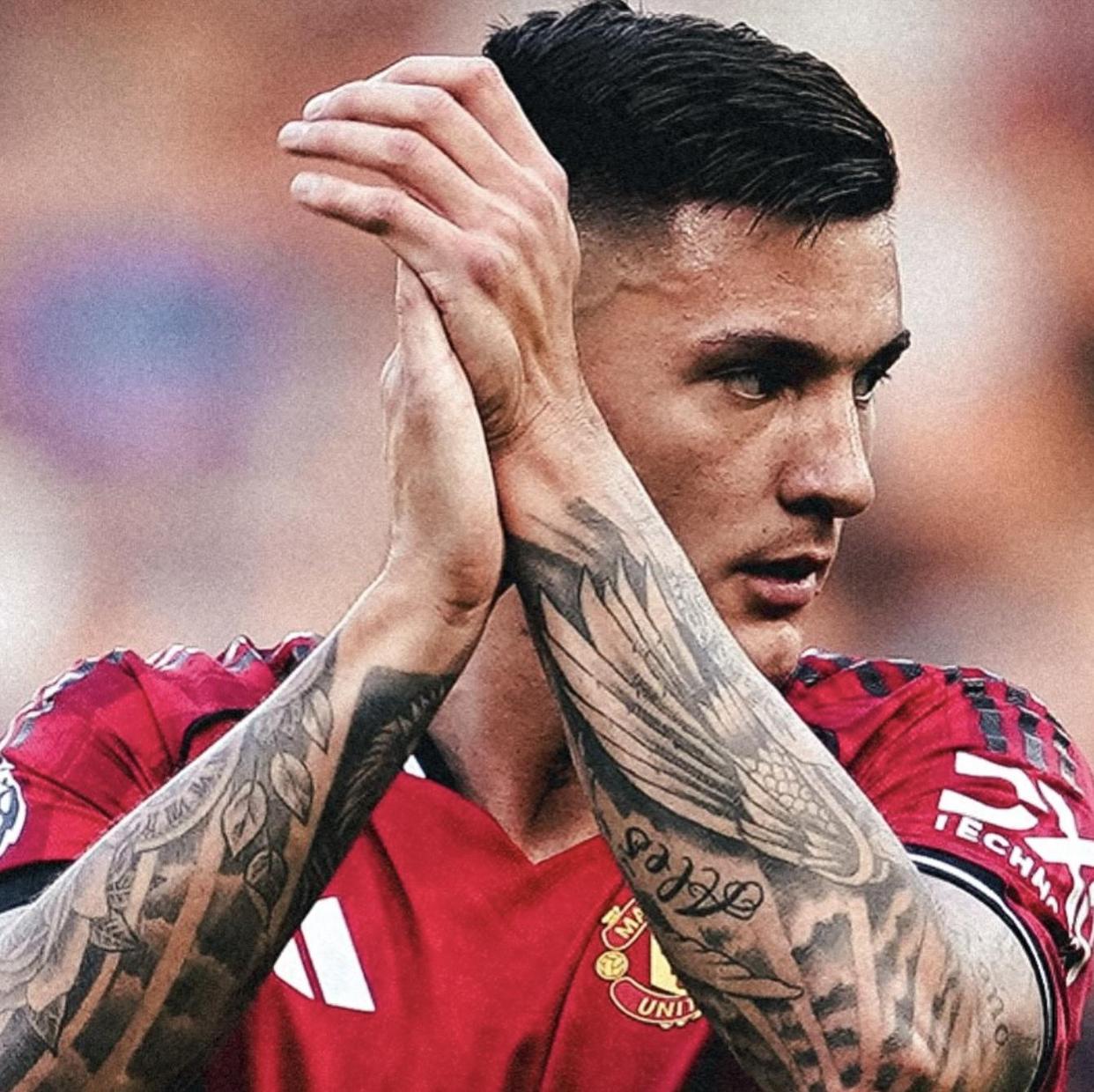 包含曼联高薪低能，转会策略让球队雪上加霜的词条