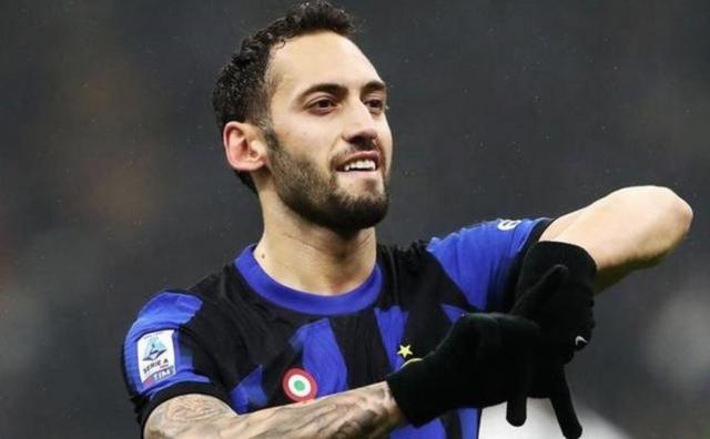 恰尔汗奥卢仍将为国米效力,我们没与土耳其的任何球队谈过的简单介绍 恰尔汗奥卢仍将为国米效力,我们没与土耳其的任何球队谈过的简单介绍