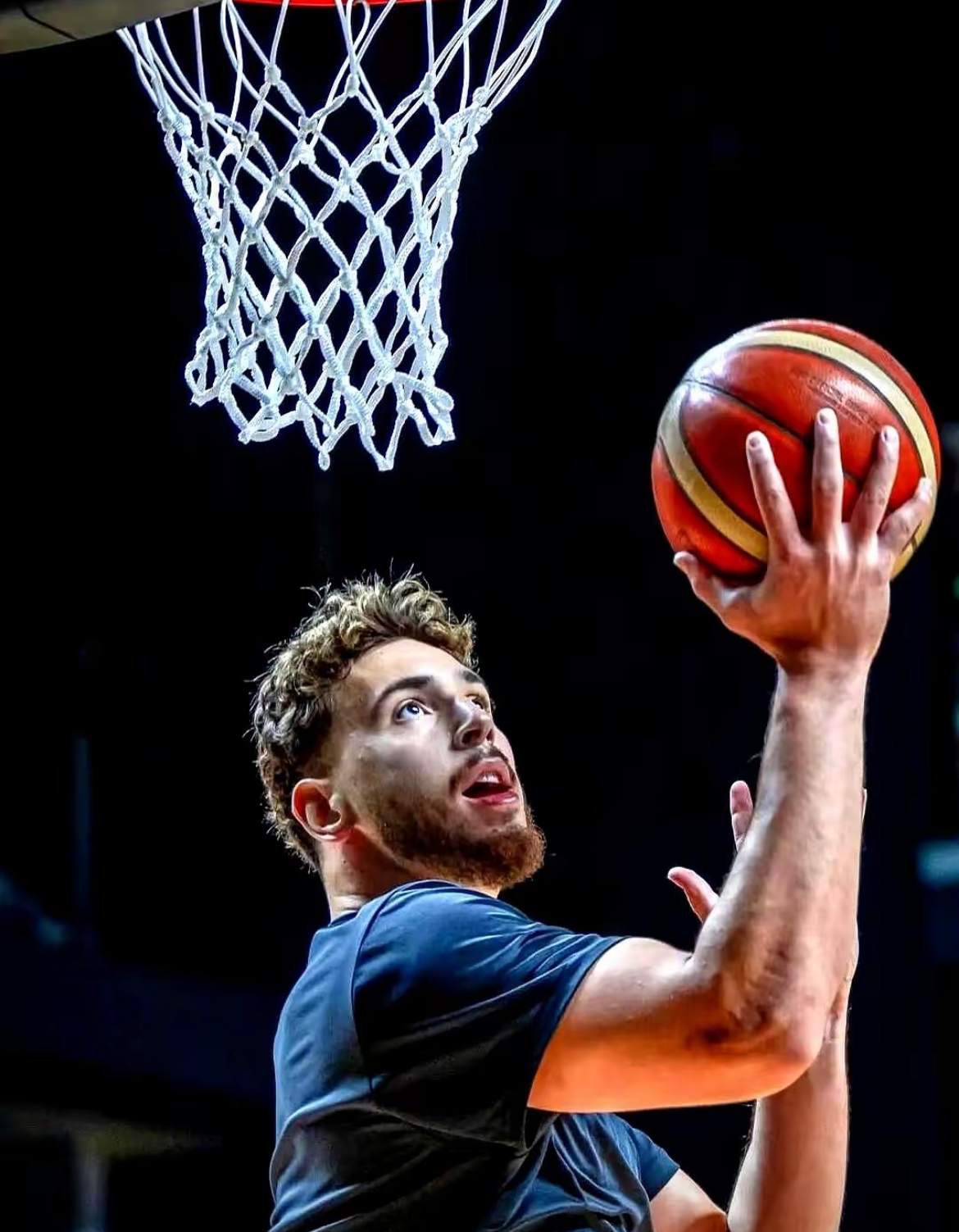 NBA-火箭VS篮网申京单手劈扣的简单介绍