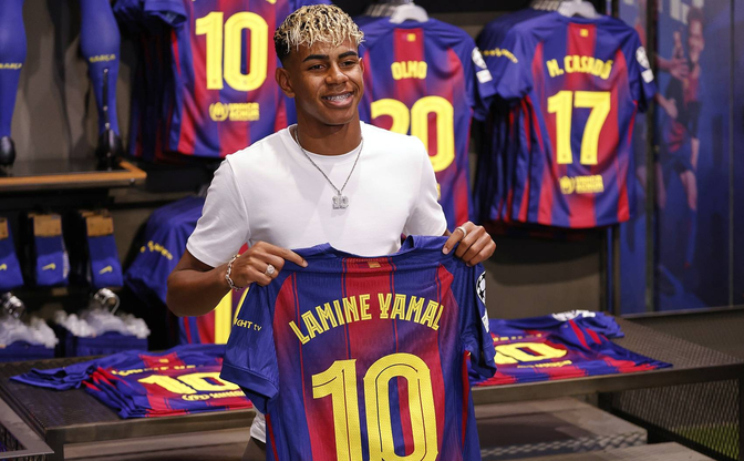 包含18岁亚马尔与巴萨正式签署续约合同下赛季身披10号球衣的词条 包含18岁亚马尔与巴萨正式签署续约合同下赛季身披10号球衣的词条