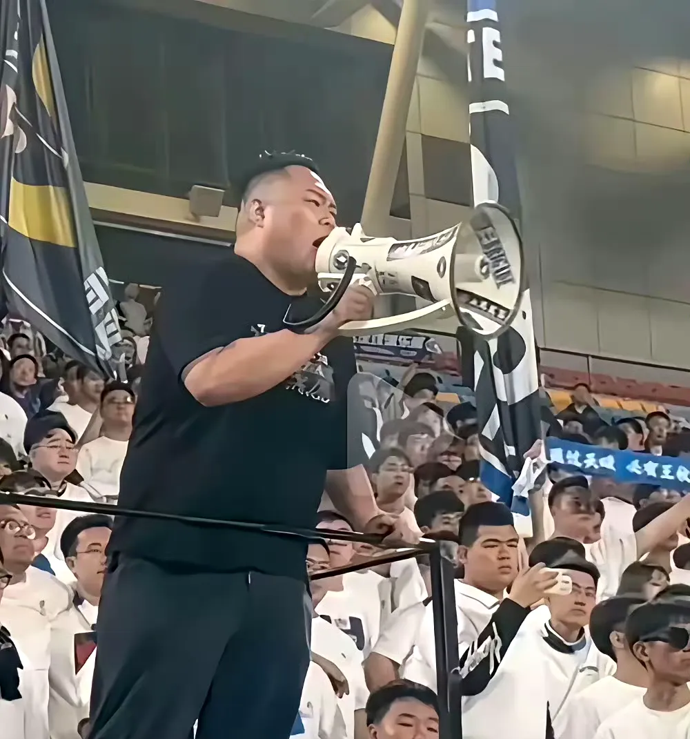 包含祸不及家人！媒体人：球迷需要引导形成积极的竞争文化的词条  第2张