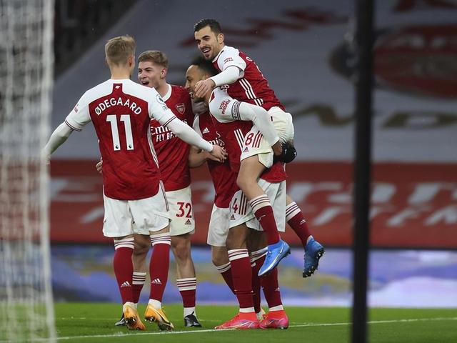 关于这是咋了？阿森纳突然变天主力新援连3场英超枯坐板凳的信息