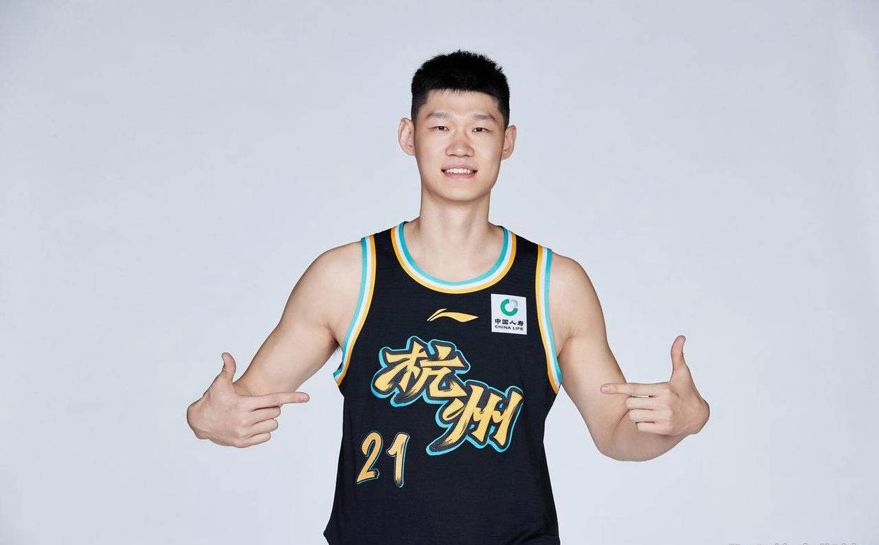 包含表现-周琦15+19统治禁区胡金秋16分关键防守立功的词条