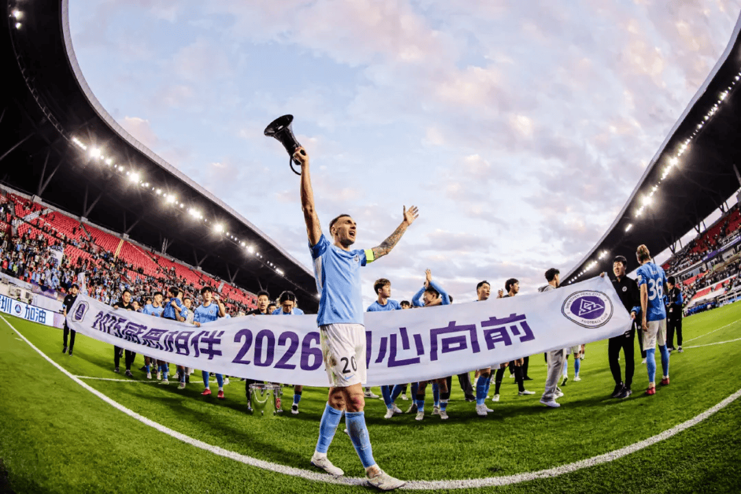 包含中超：深圳新鹏城中卫杜加利奇离队山东泰山、辽宁铁人成潜在下家的词条