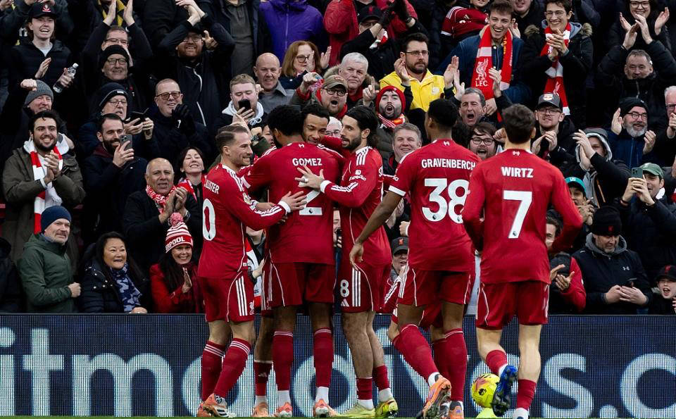 包含英超最新积分战报：两大豪门惨遭绝平，曼联丢分，阿森纳优势扩大的词条