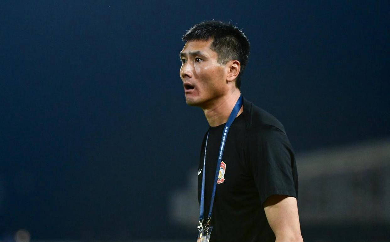 关于组图：国足举行媒体见面会主教练邵佳一正式亮相的信息