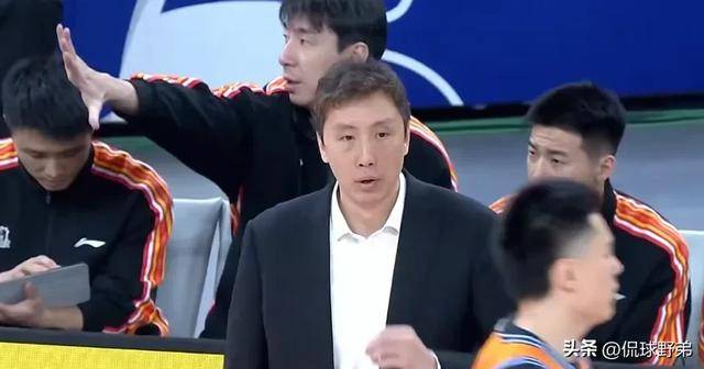 包含解说员：马库斯-亨特与辽宁男篮签约，替换谁目前还是未知数的词条