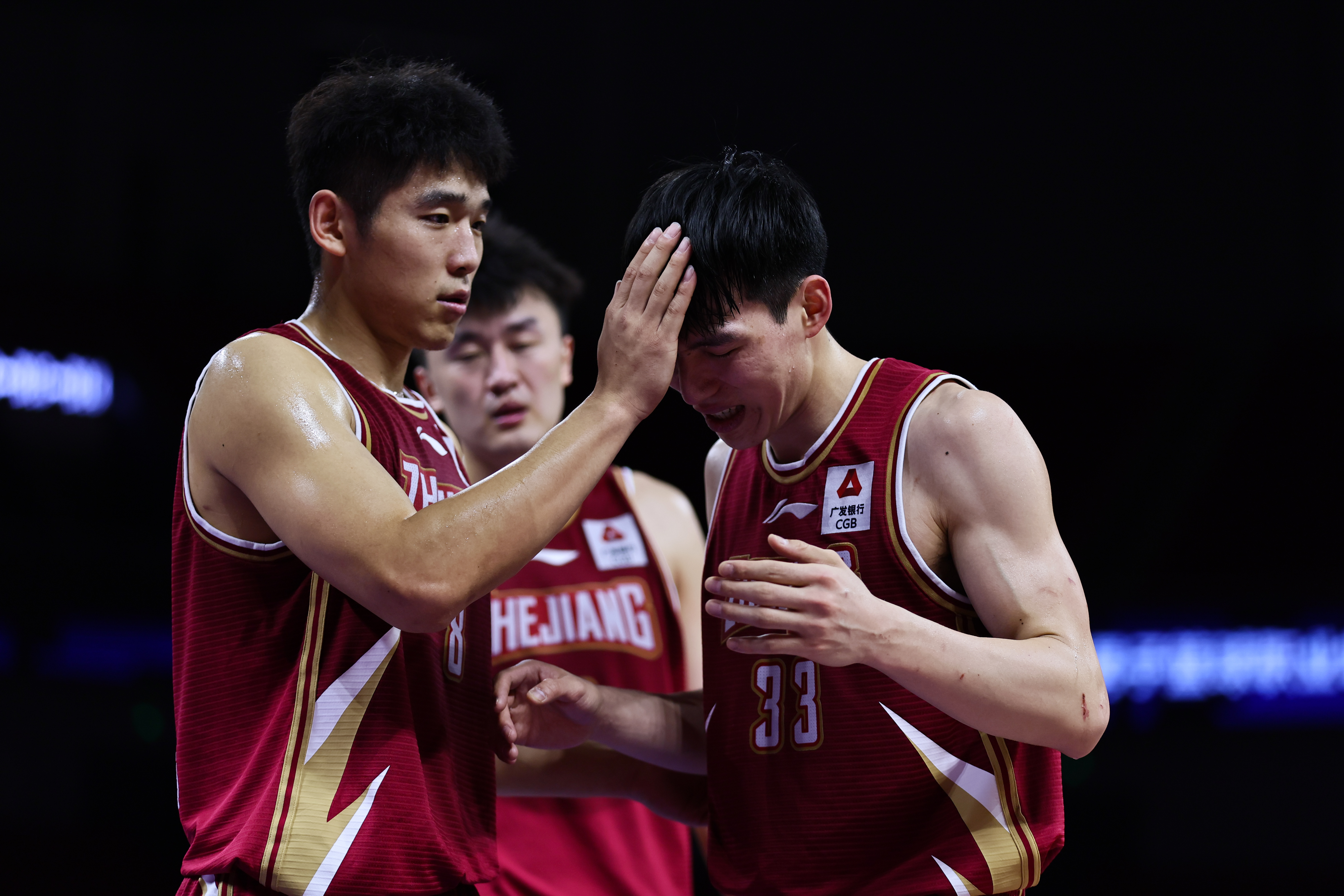 组图：CBA深圳主场击败浙江刘泽一突破分球的简单介绍