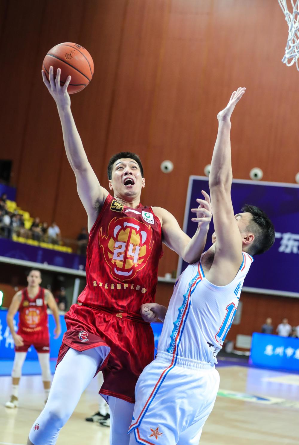 组图：CBA深圳主场击败浙江刘泽一突破分球的简单介绍