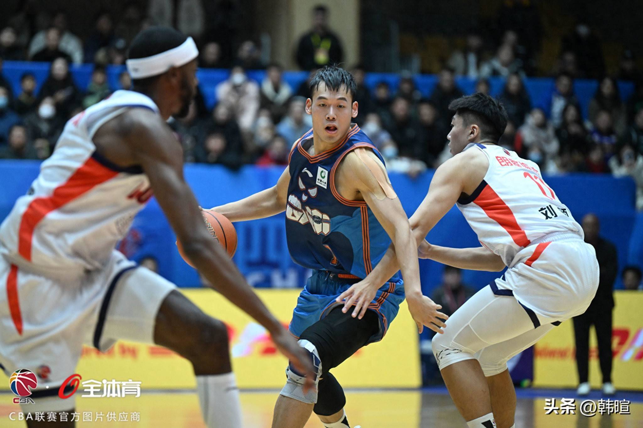 包含林庭谦对阵广州个人集锦回顾，全场得到30分6篮板6助攻的词条