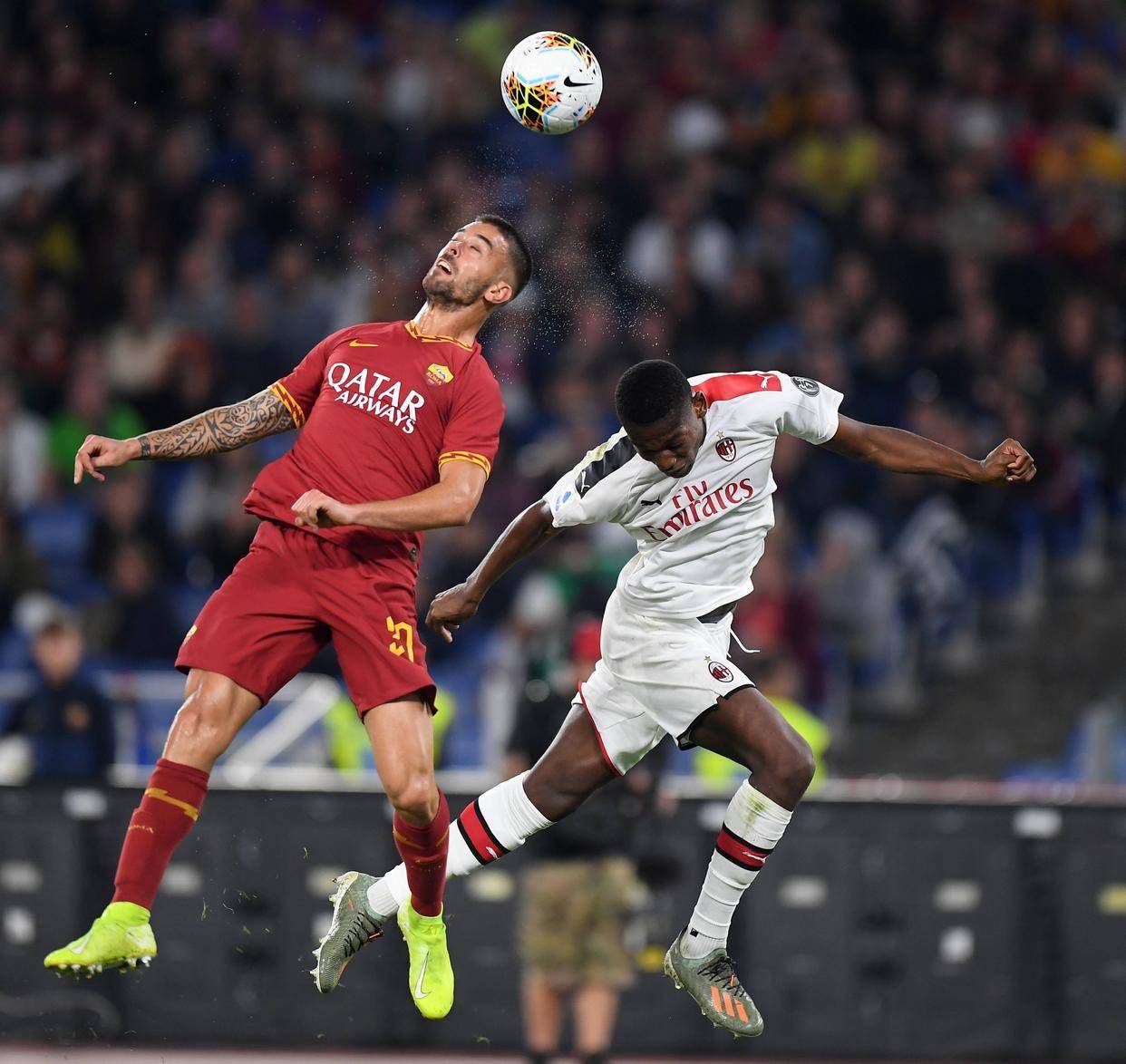 包含意甲积分榜大乱！米兰悄然登顶，尤文罗马双双翻车，争冠格局一夜洗牌的词条