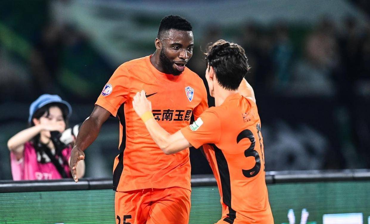 包含足协杯-侯森扑点国安点球6-4西海岸进4强的词条