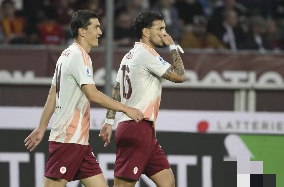 意甲-坎比亚索送礼麦肯尼扳平戴维失点尤文1-1莱切的简单介绍