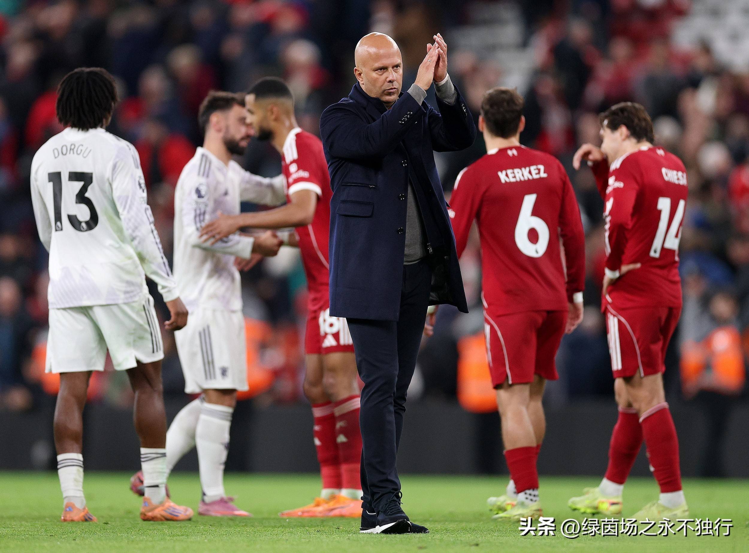 关于英超最新积分榜：曼城1-1被绝平落后枪手6分，曼联热刺利物浦均战平，阿森纳隔空收大礼的信息