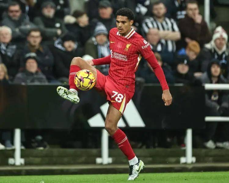 21岁中卫加入利物浦！高身价接班范迪克，助国家队打造叹息之墙的简单介绍